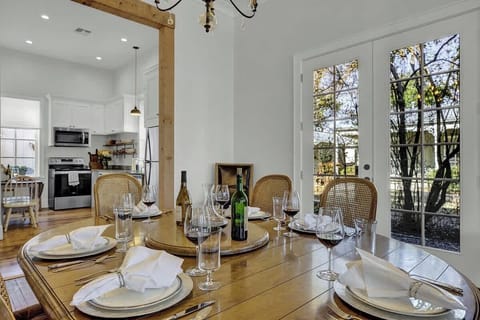 Front House - 6 seat dinning table