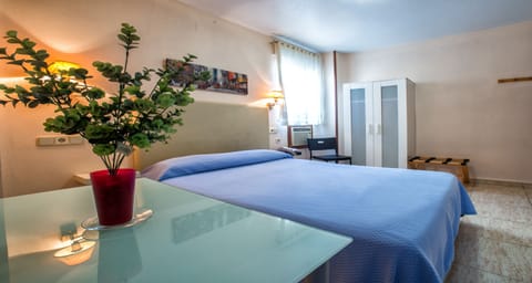 Standard Room, 1 Twin Bed | In-room safe, desk, iron/ironing board, free WiFi