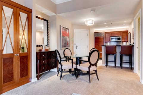 Executive Apartment | Dining room