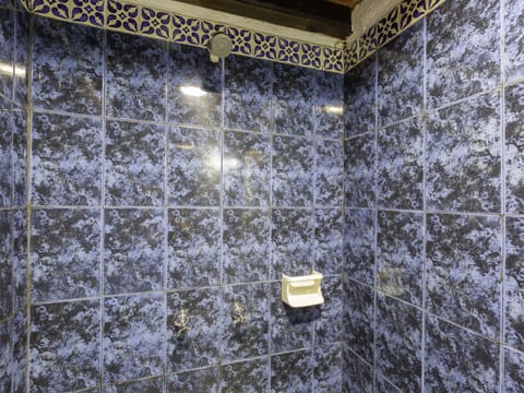 Standard Room (Quintuple) | Bathroom shower