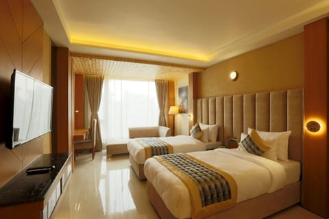 Deluxe Double or Twin Room | In-room safe, desk, iron/ironing board, free WiFi