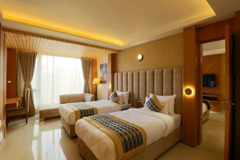 Deluxe Double or Twin Room | In-room safe, desk, iron/ironing board, free WiFi