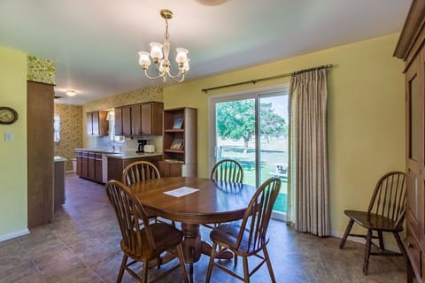 House, 2 Bedrooms | Private kitchen | Fridge, oven, stovetop, coffee/tea maker