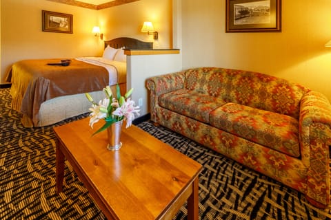 Suite, 1 King Bed with Sofa bed, Fireplace | In-room safe, iron/ironing board, free WiFi, bed sheets