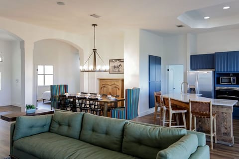 Living Area - Walker Luxury Vacation Rentals