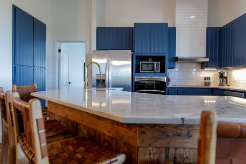 Kitchen Table Top - Walker Luxury Vacation Rentals