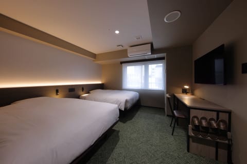 Twin Room, Non Smoking | Premium bedding, blackout drapes, iron/ironing board, free WiFi
