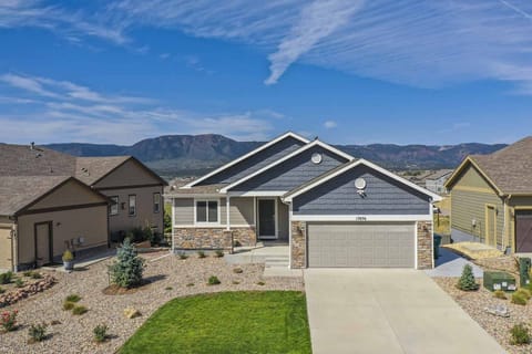 Welcome to Mountain View Manor!