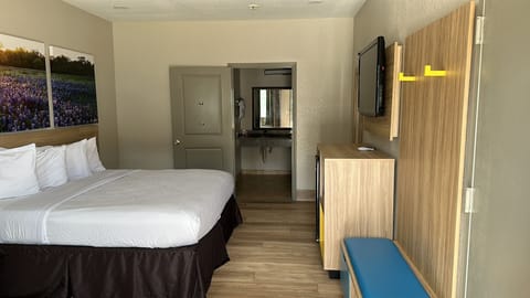 Room, 1 King Bed, Accessible, Non Smoking (Mobility, Roll-in Shower) | Iron/ironing board, free WiFi, bed sheets