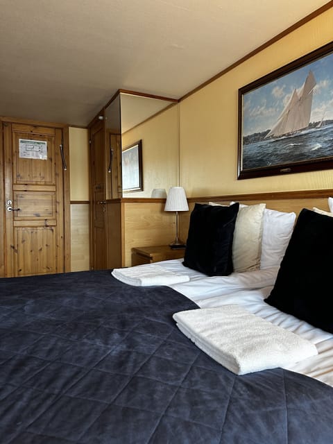 Superior Twin Room, Private Bathroom, Sea View (Admiral's Cabin) | In-room safe, iron/ironing board, free WiFi, bed sheets