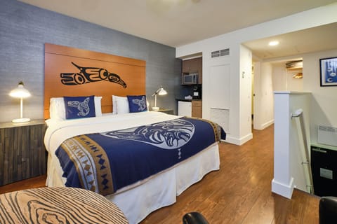 Deluxe Room, 1 King Bed | Premium bedding, down comforters, in-room safe, individually decorated