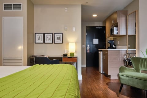 Deluxe Room, 1 King Bed | Premium bedding, down comforters, in-room safe, individually decorated