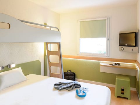 In-room safe, desk, free WiFi, bed sheets