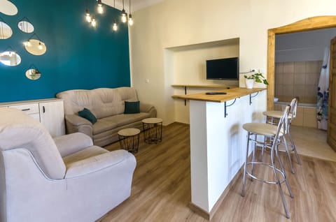 Standard Studio Suite, 1 Bedroom | Down comforters, in-room safe, iron/ironing board, free WiFi