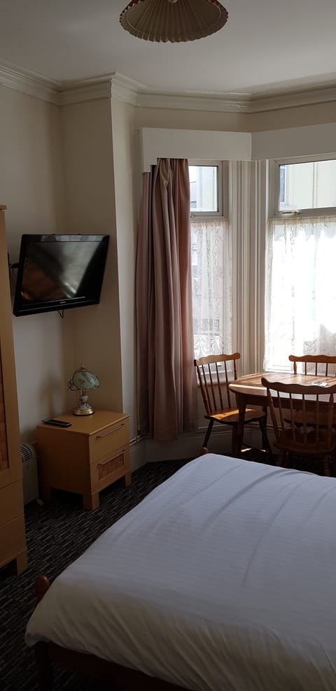 Apartment | 2 bedrooms, iron/ironing board, free WiFi, bed sheets