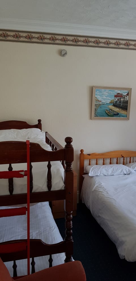 Apartment | 2 bedrooms, iron/ironing board, free WiFi, bed sheets