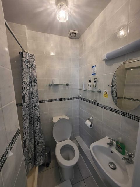 Standard Twin Room (Room 5) | Bathroom | Shower, towels, soap, shampoo
