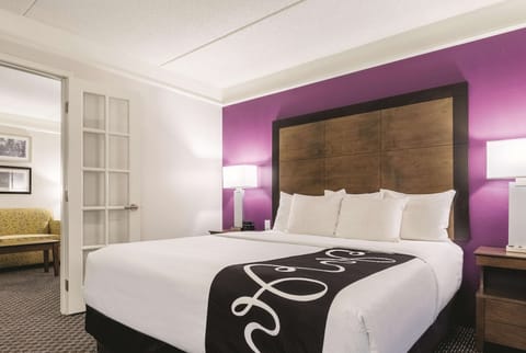 Suite, 1 King Bed, Non Smoking | 1 bedroom, premium bedding, desk, blackout drapes