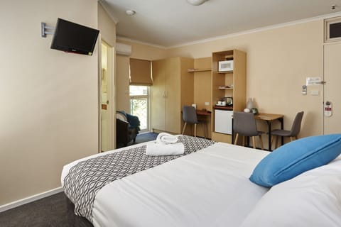 Standard Room, 1 Queen Bed, Free Wi-Fi & Parking | Premium bedding, pillowtop beds, individually decorated