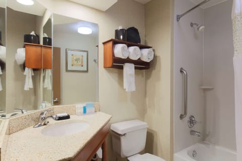 Room, 1 Queen Bed, Non Smoking | Bathroom | Combined shower/tub, eco-friendly toiletries, towels