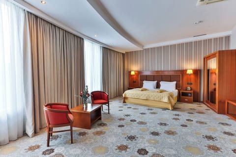 Superior Studio Suite | Premium bedding, minibar, in-room safe, desk