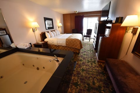 Deluxe Room, 1 King Bed, Hot Tub, Balcony, Lake Front | Hypo-allergenic bedding, desk, soundproofing, iron/ironing board