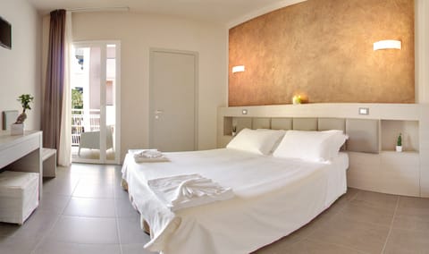 Comfort Double Room, Balcony | In-room safe, desk, soundproofing, free WiFi