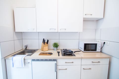 Apartment, 1 Bedroom | Private kitchen | Fridge, microwave, stovetop, dishwasher