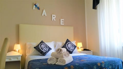 In-room safe, desk, free WiFi