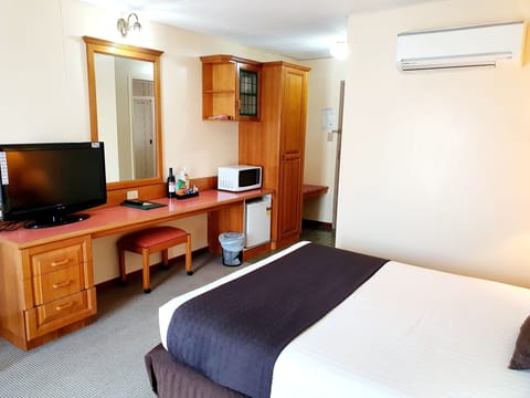 Standard Double Room | Minibar, in-room safe, iron/ironing board, free WiFi