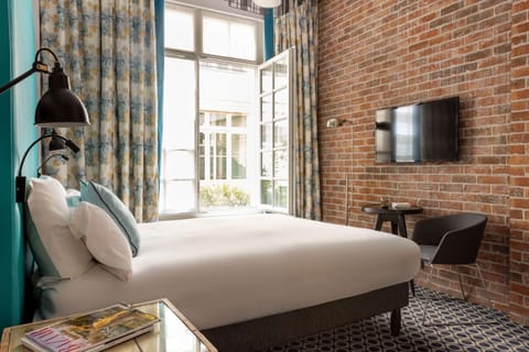 Club Double Room | Premium bedding, minibar, in-room safe, individually decorated