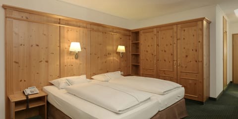 Classic Double Room | Hypo-allergenic bedding, in-room safe, desk, free WiFi
