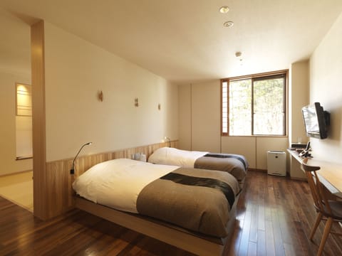 Japanese & Western Style Room, Non Smoking | Premium bedding, in-room safe, desk, blackout drapes