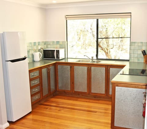 Ellens Cottage | Private kitchen | Full-size fridge, microwave, oven, stovetop