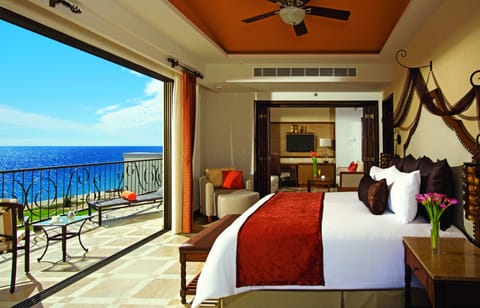 Master Suite Ocean Front | Premium bedding, pillowtop beds, minibar, in-room safe