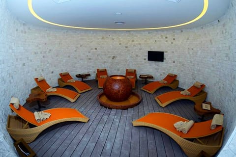 Couples treatment rooms, sauna, spa tub, steam room, body treatments