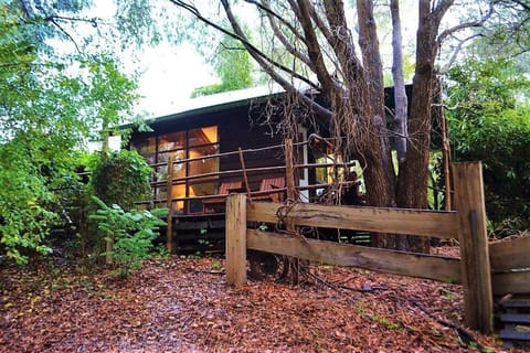 Cabin, 1 Bedroom, Garden View, Garden Area | Individually furnished, free WiFi, bed sheets