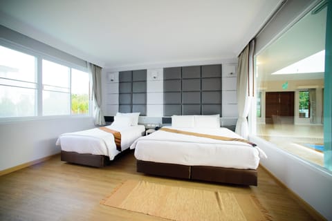 Family Villa | Minibar, in-room safe, desk, free WiFi