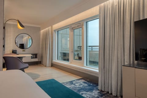 Executive King Room with Balcony (occupancy 2) | In-room safe, desk, blackout drapes, iron/ironing board