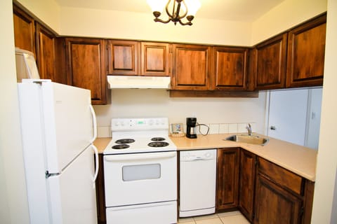 Exclusive Suite, 1 Bedroom | Private kitchen | Fridge, microwave, coffee/tea maker, paper towels