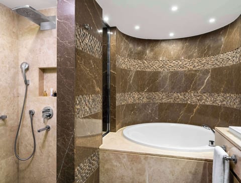 Panoramic Suite City View with Lounge Access | Bathroom | Separate tub and shower, free toiletries, hair dryer, bathrobes