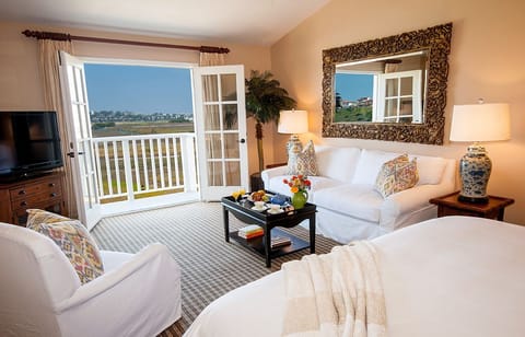 Grand View Suite | Individually decorated, desk, iron/ironing board, free WiFi