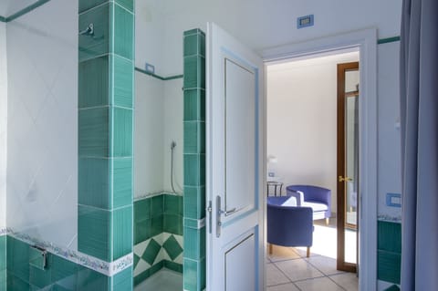 Standard Double Room, Sea View | Bathroom | Shower, free toiletries, hair dryer, bidet