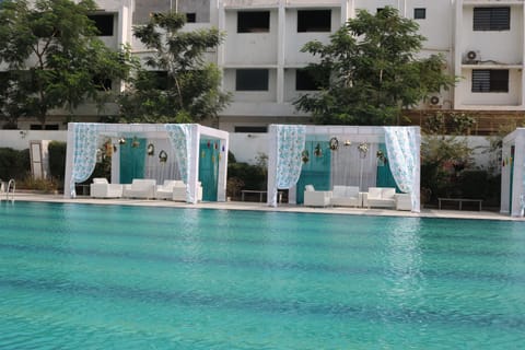 Outdoor pool, sun loungers, lifeguards on site