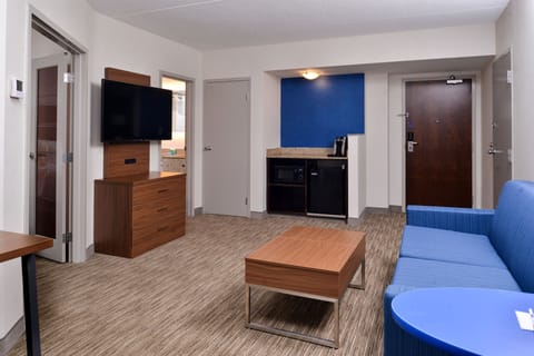 Suite, 1 Bedroom | 1 bedroom, in-room safe, desk, laptop workspace