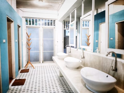 Free toiletries, towels