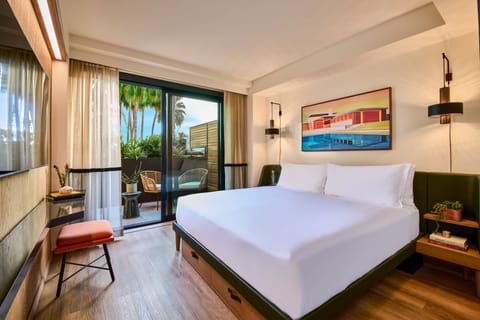 Room, 1 King Bed, Terrace | Premium bedding, down comforters, in-room safe, desk