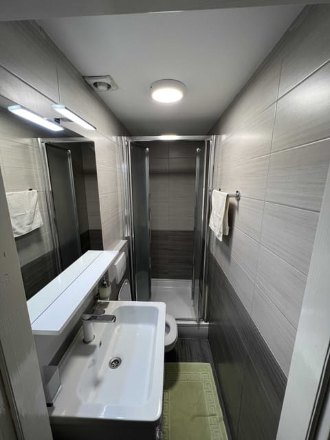 Double Room (Twin Room) | Bathroom | Towels