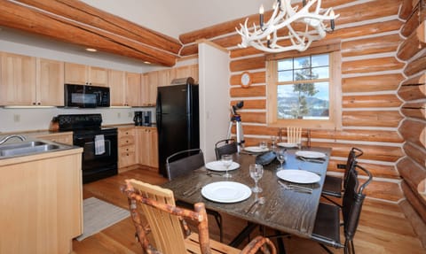 Rosebud 2, Dining Room, 1