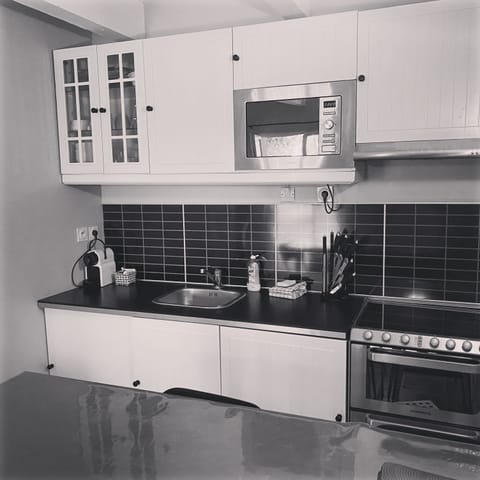 Family Cottage | Private kitchen | Oven, stovetop, espresso maker, coffee/tea maker